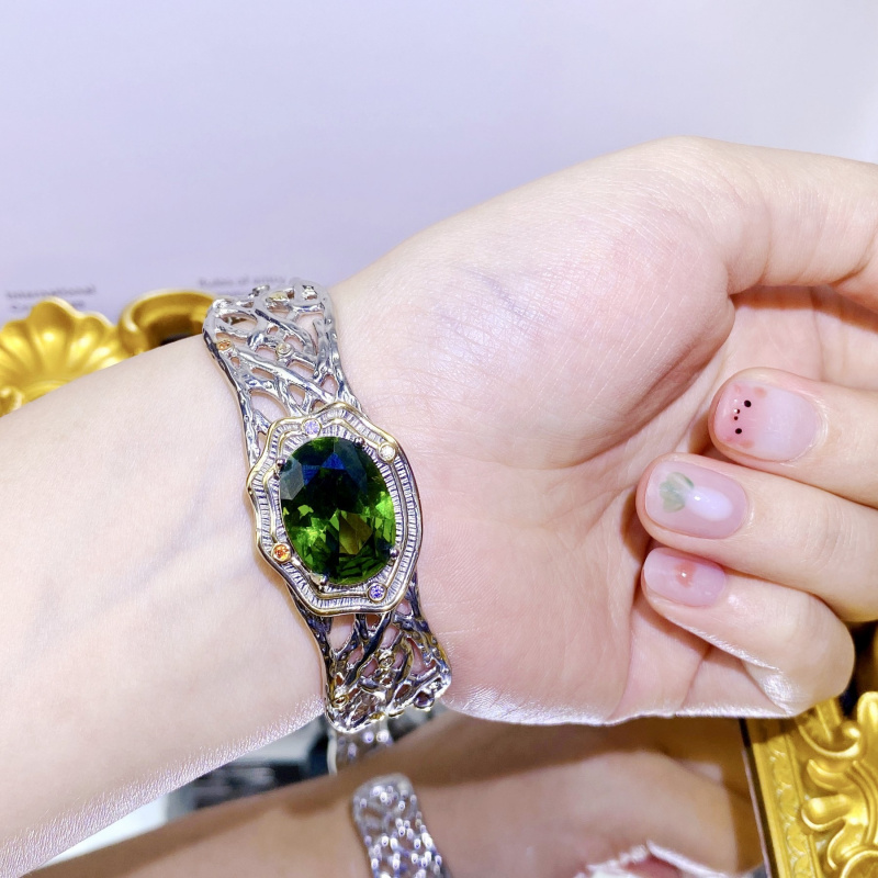 Used Jewelry Watches - Набор украшений «Призрачный артефакт»: кулон-ожерелье, серьги,